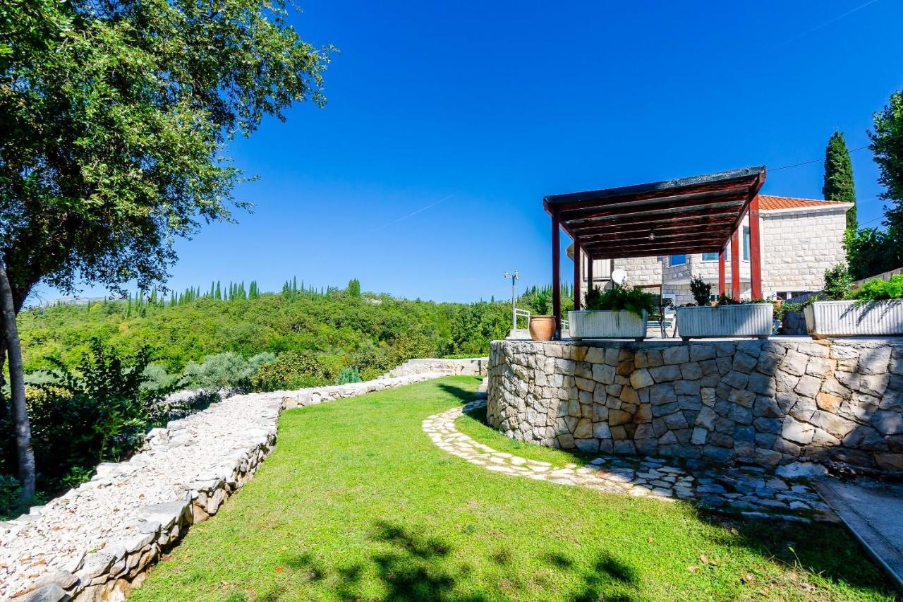 Villa Oasis Cypress Čilipi Exteriör bild